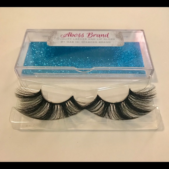 Quality lashes and lipgloss - Picture 5 of 8